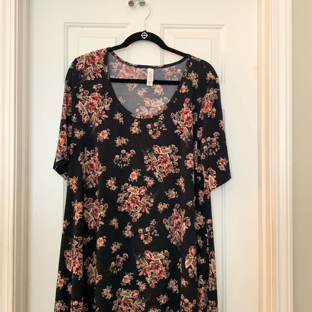 LuLaRoe Perfect T with gorgeous Dusty, pink and burgundy florals.